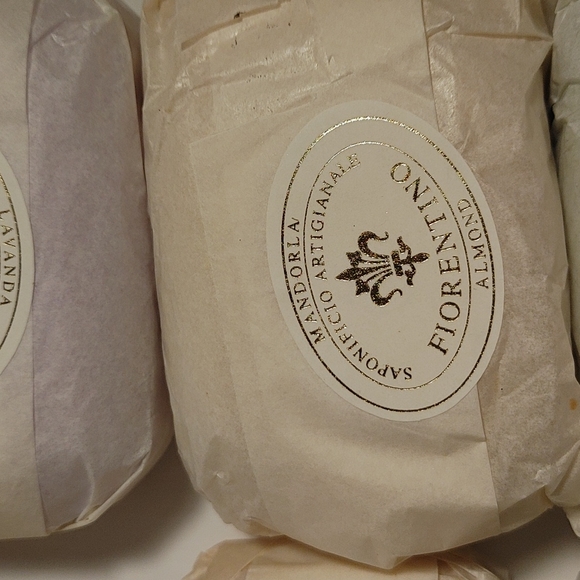 Saponificio Artigianale Fiorentino Handmade Scented Soaps - Picture 5 of 7